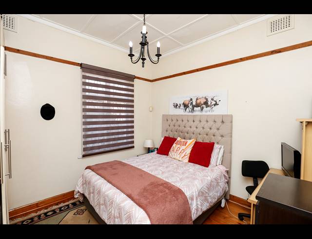 3 BEDROOM FREEHOLD FOR SALE IN GLENWOOD